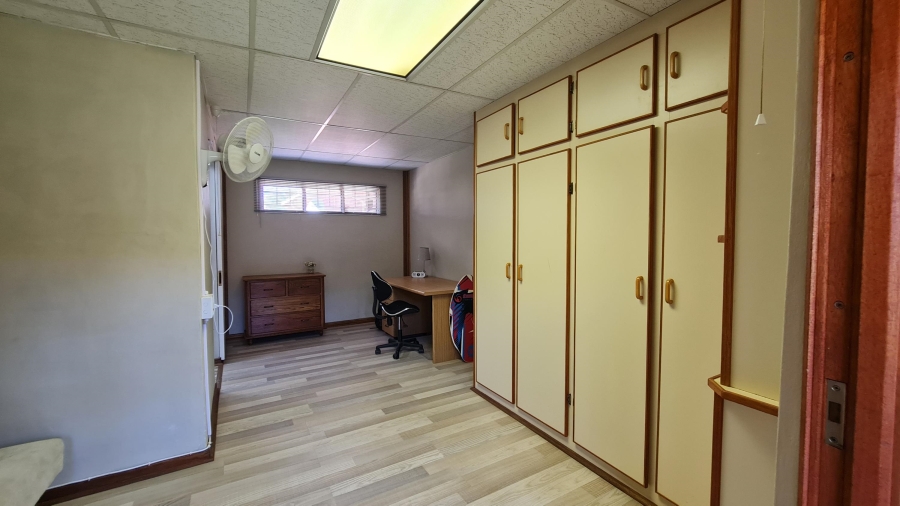 6 Bedroom Property for Sale in Bainsvlei Free State